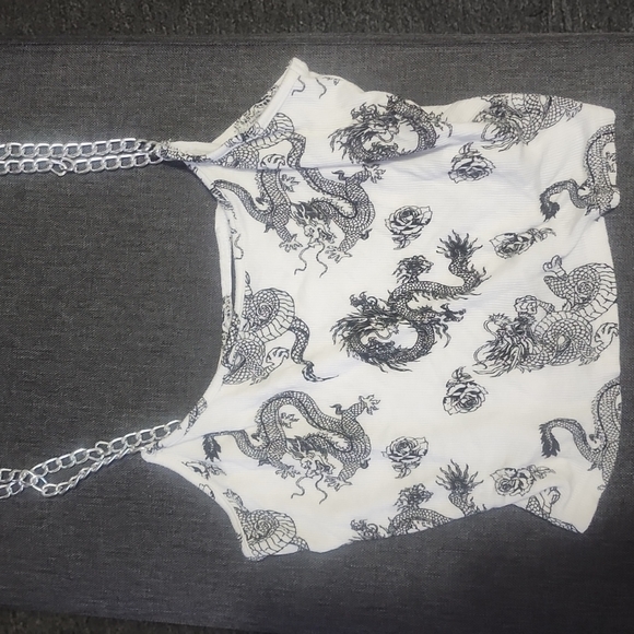 Tops - Cute chain dragon crop top